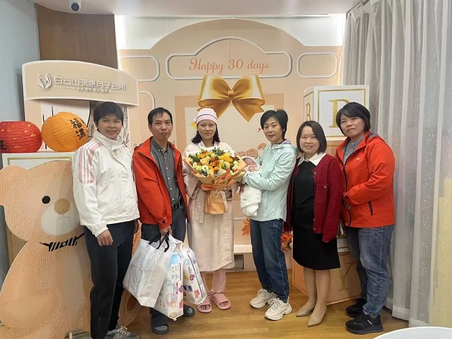 星群工會(huì)慰問“三胎”職工家庭，傳遞溫暖關(guān)懷